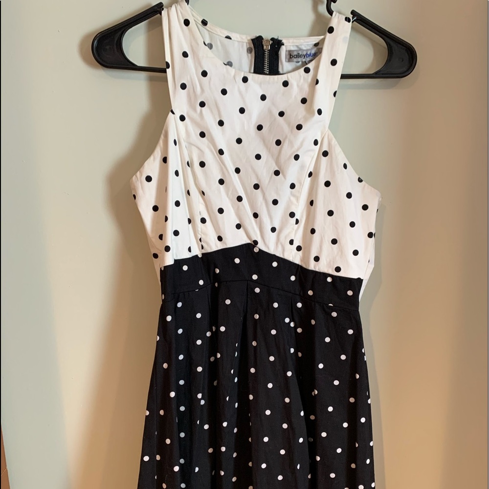 ⚪️ ⚫️ White and Black polka dot dress ⚫️ ⚪️